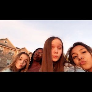 Meet your Posher, Nia